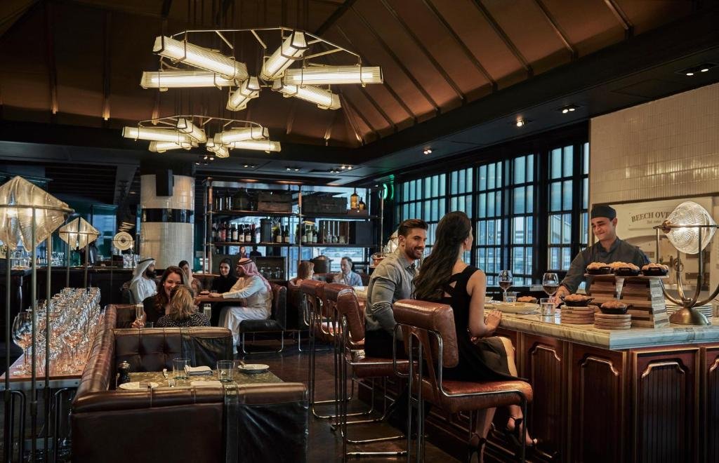 Restaurant & Lounge